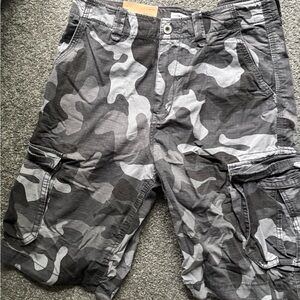 Men's Gray Camouflage Cargo Shorts